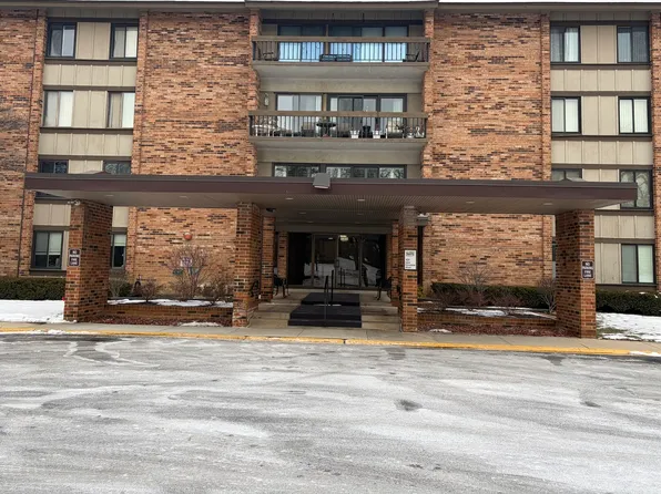 101 Lake Hinsdale Dr APT 205, Willowbrook, IL 60527