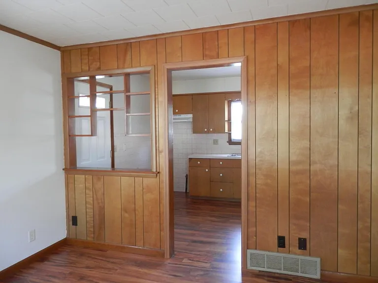 416 Zessin St — Photo 12