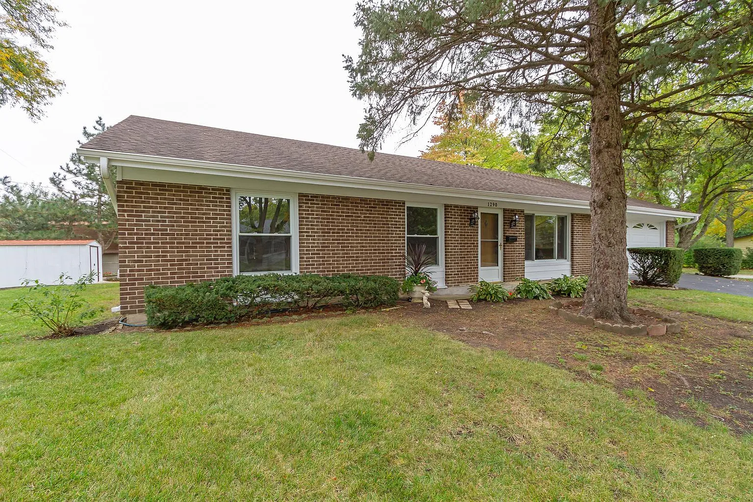 1290 Yorkshire Dr photo 1