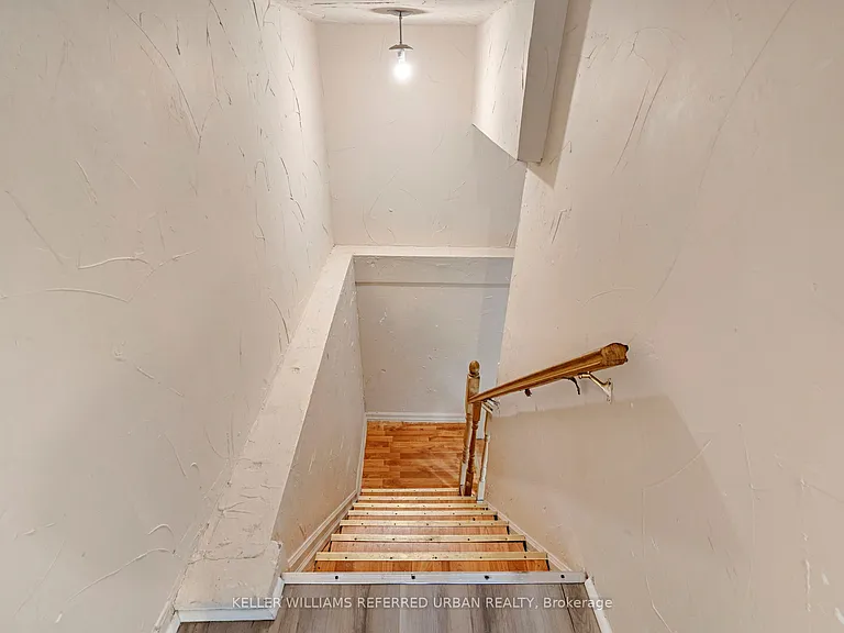 66 Dunlop St W — Photo 4