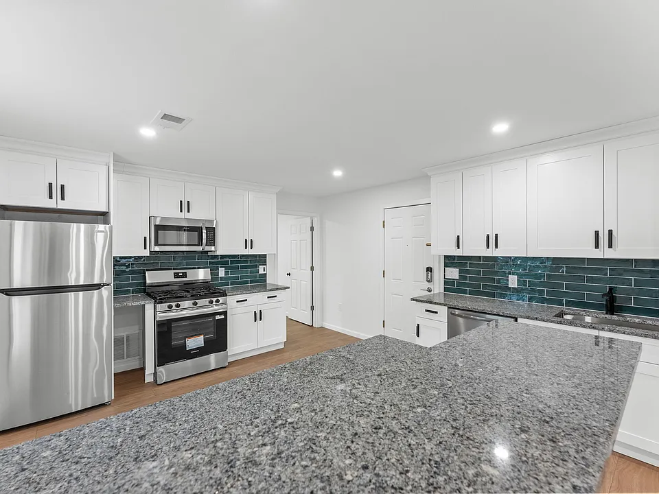 56 W Somerset St #4