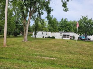 1562 Shanks Corners Downs, Windham, OH 44288