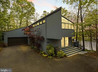 2005 Cutwater Ct, Reston, VA 20191