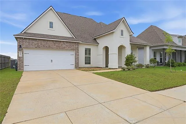 4 bed, 3.0 bath, 2712 sqft, $2,800 — Photo 2