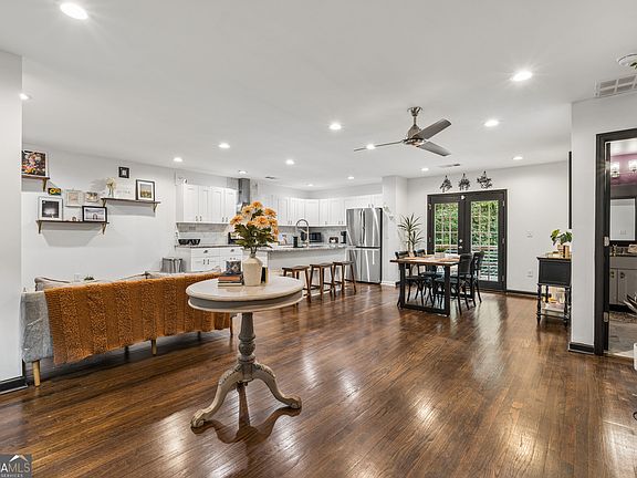 2nd image of 2127 Garden Cir