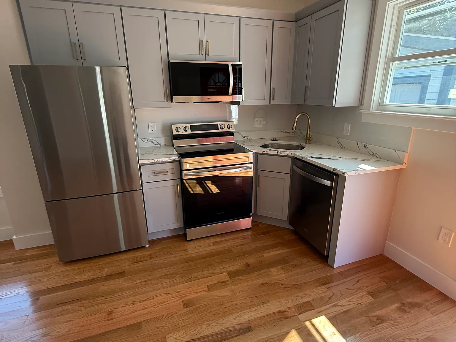 2 bed, 800 sqft, $2,650 — Photo 2