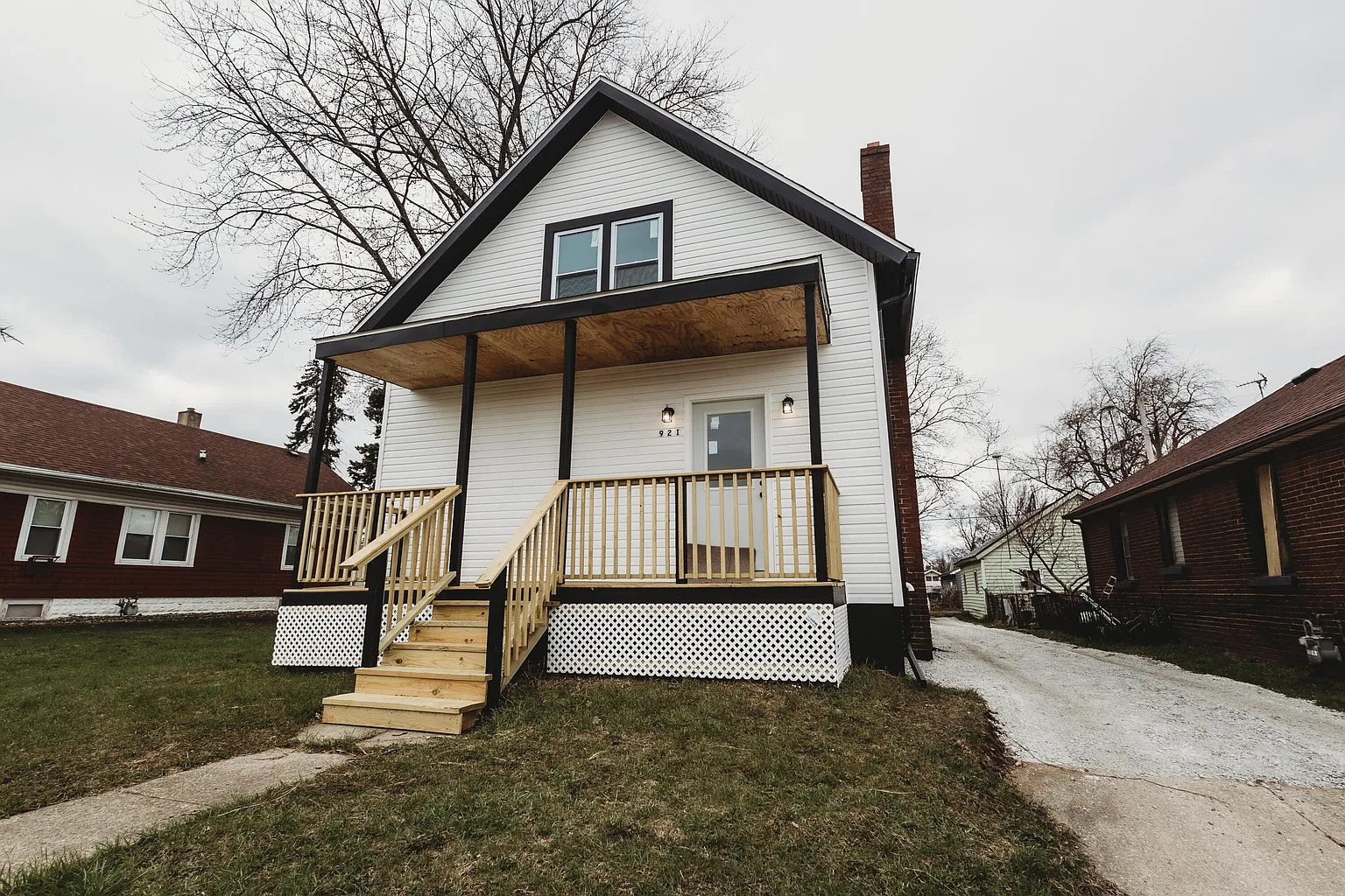 921 E Lincolnway photo 1