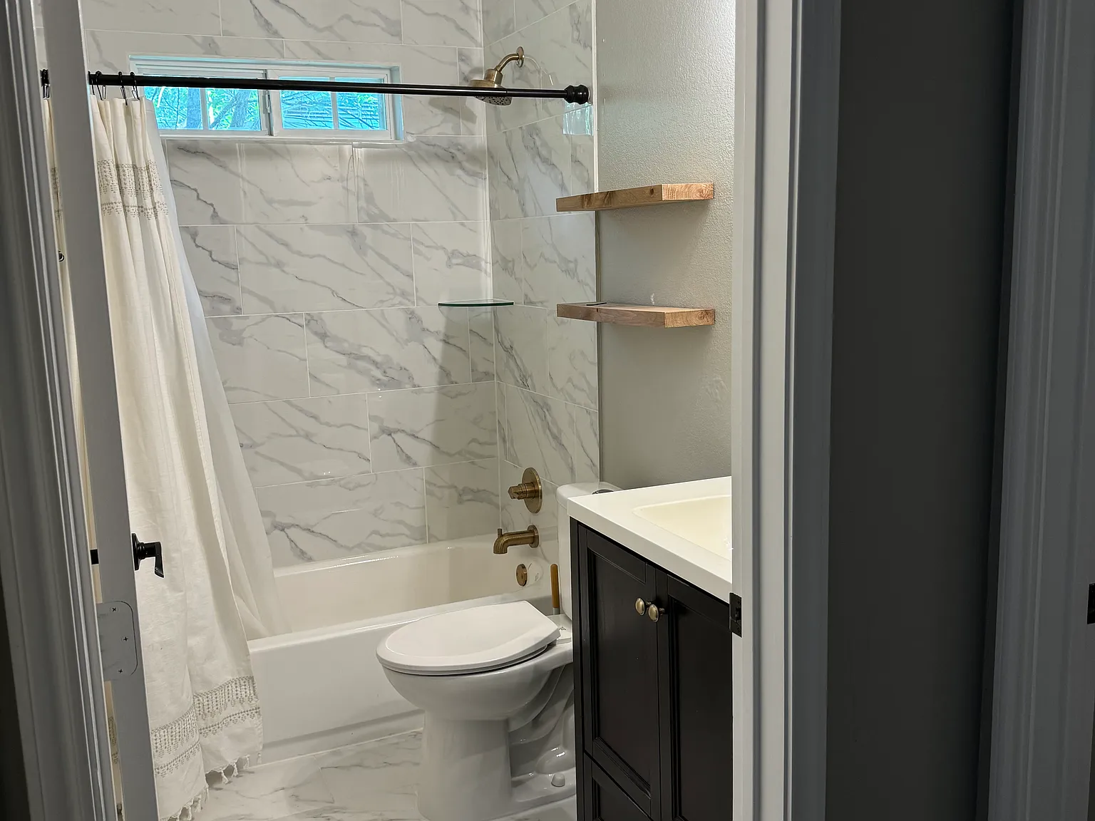 3 bed, 1295 sqft, $2,000 — Photo 2