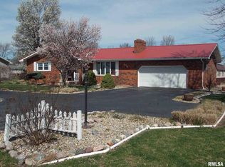 214 E 4th St, Hoffman, IL 62250