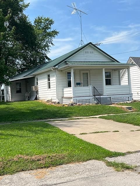 1st image of 322 N 1st St