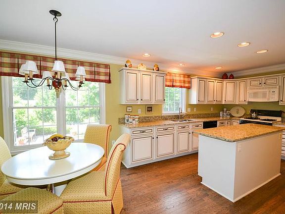 4th image of 4863 Mariners Ct