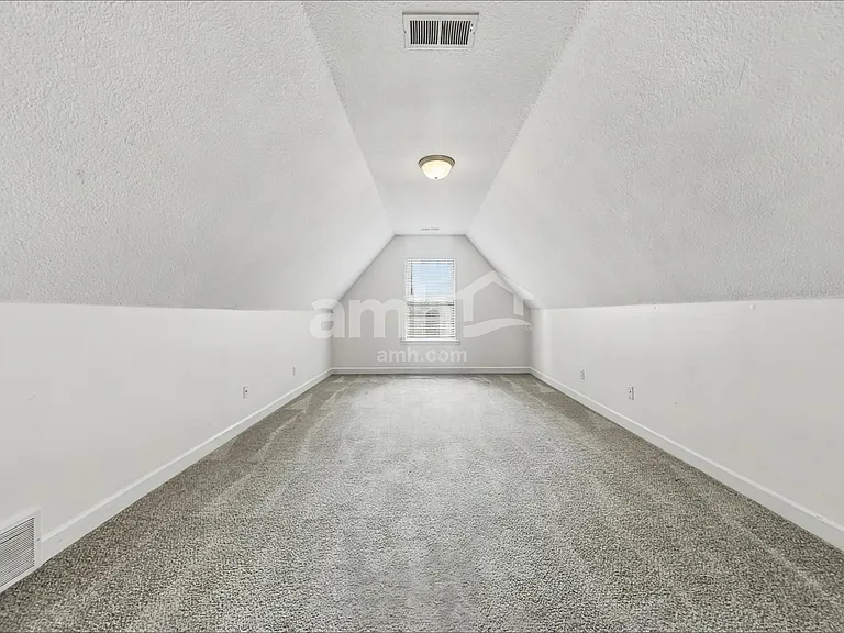 410 Vaiden Dr N — Photo 14