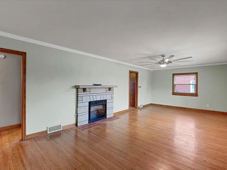 2608 Meadow Dr — Photo 5