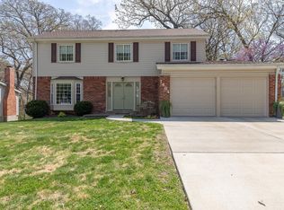 1484 Sandpointe Ct, Ballwin, MO 63021