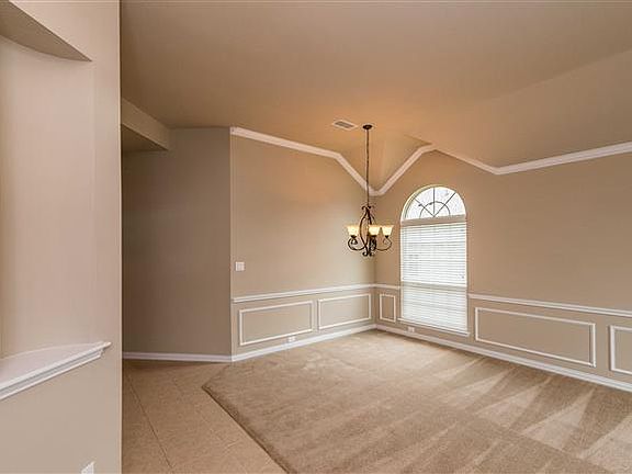 5th image of 927 Christopher Dr