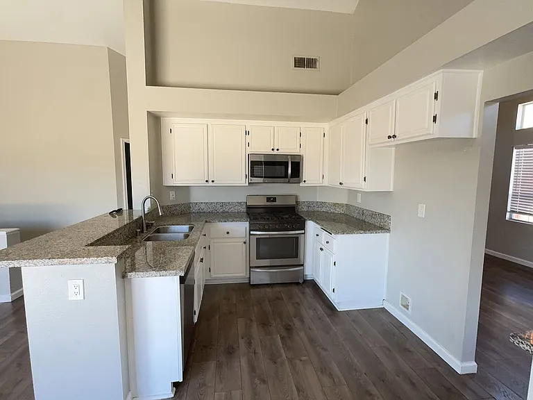 28870 Somme Ct — Photo 3