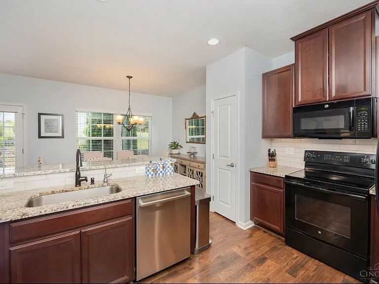 3337 Crescent Falls Way — Photo 8