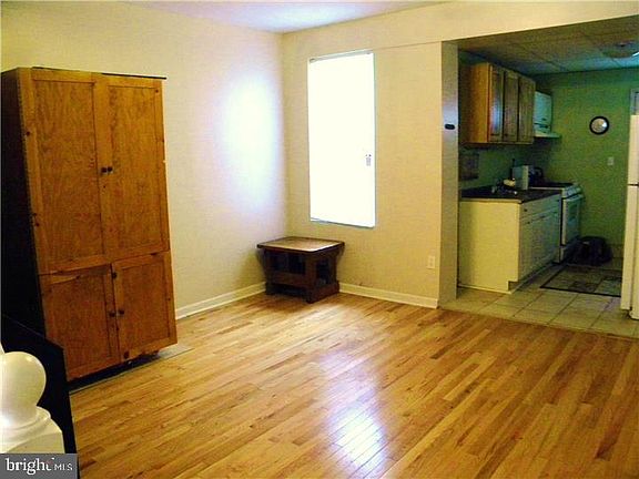 3rd image of 2565 Trenton Ave