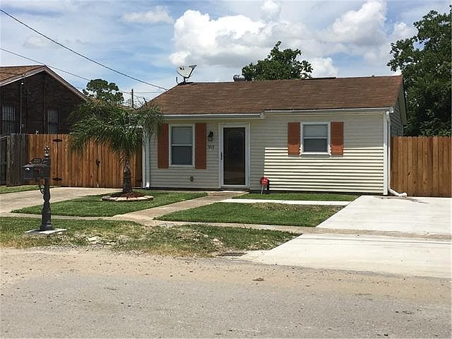 1st image of 1917 Pailet Ave