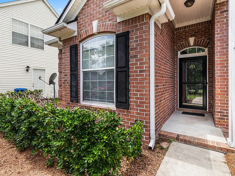 211 Springlake Dr — Photo 24
