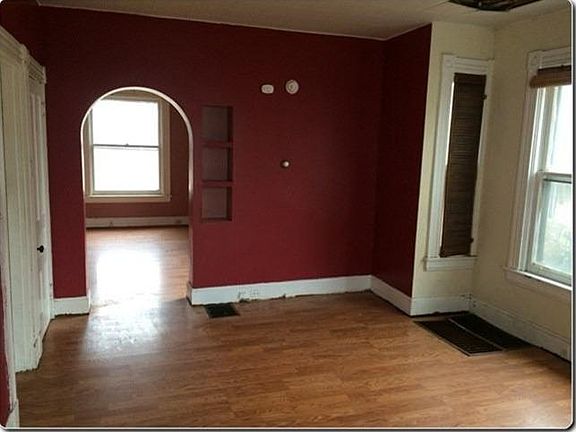 4th image of 4913 Wesley Ave