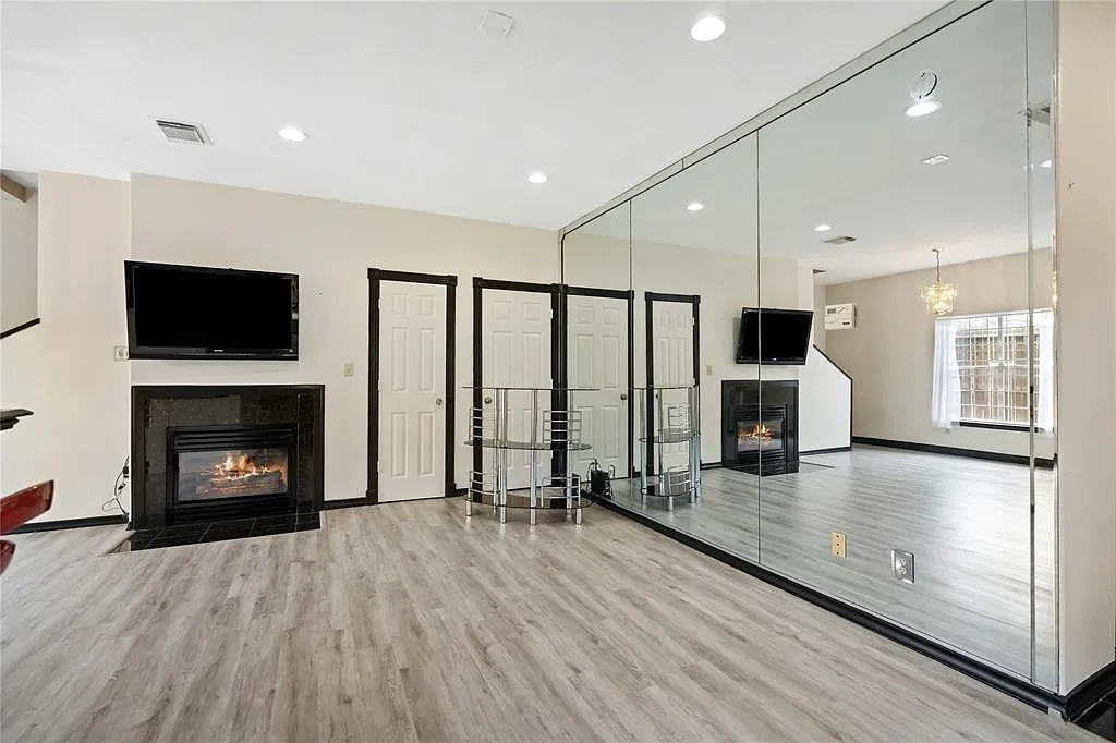 3 bed, 2.5 bath, 1410 sqft, $2,250 — Photo 3