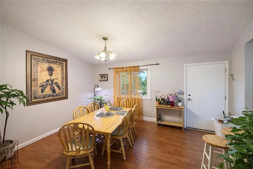 3 bed, 2.0 bath, 1464 sqft, $2,050 — Photo 4