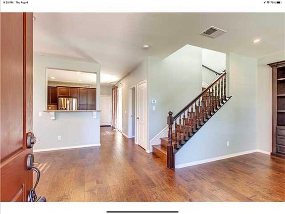 3rd image of 8367 Parkside Cres