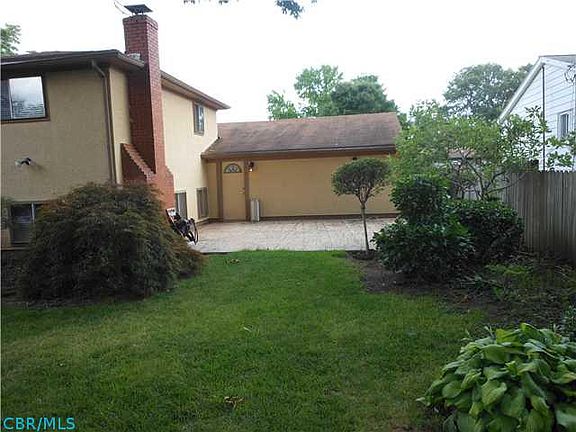 3rd image of 4960 Carbondale Dr