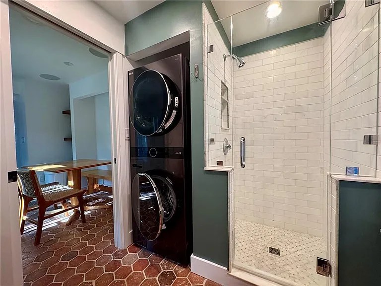 687 Brownwood Ave SE — Photo 16