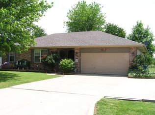 6944 W Cottonwood Rd, Springfield, MO 65802