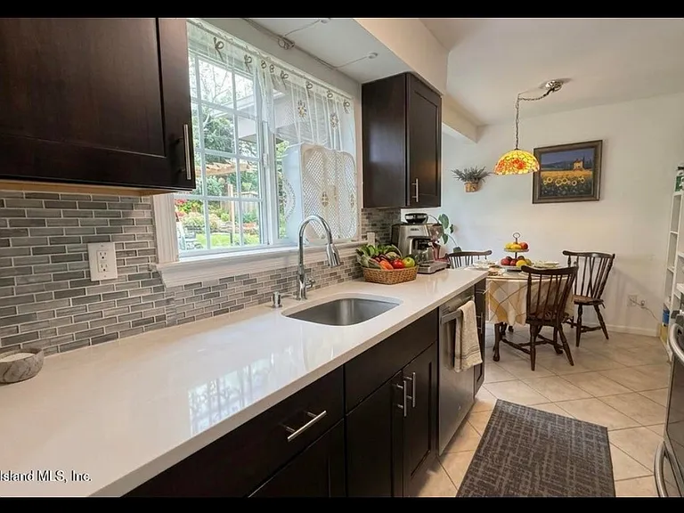 12 Elmwood Park Dr #2 — Photo 4