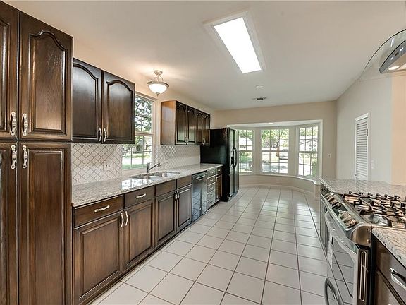 5th image of 1203 Johns Dr
