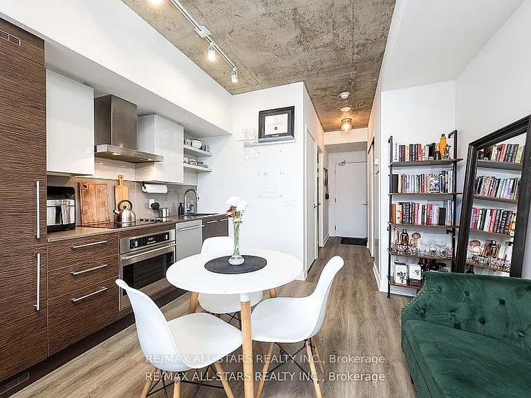 1030 King St W #908 — Photo 2