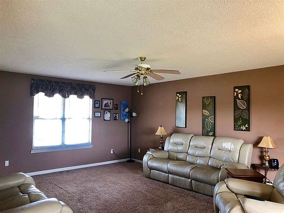 3rd image of 120 Beaver Creek Dr