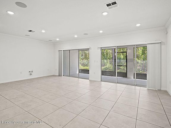 5th image of 13296 Thrasher Ave