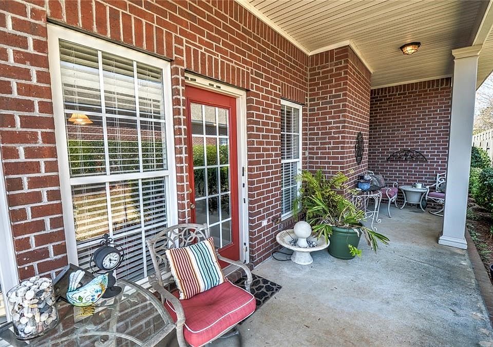 1st image of 601 Carpenter Way