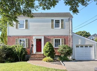 215 Dorchester Rd, River Edge, NJ 07661