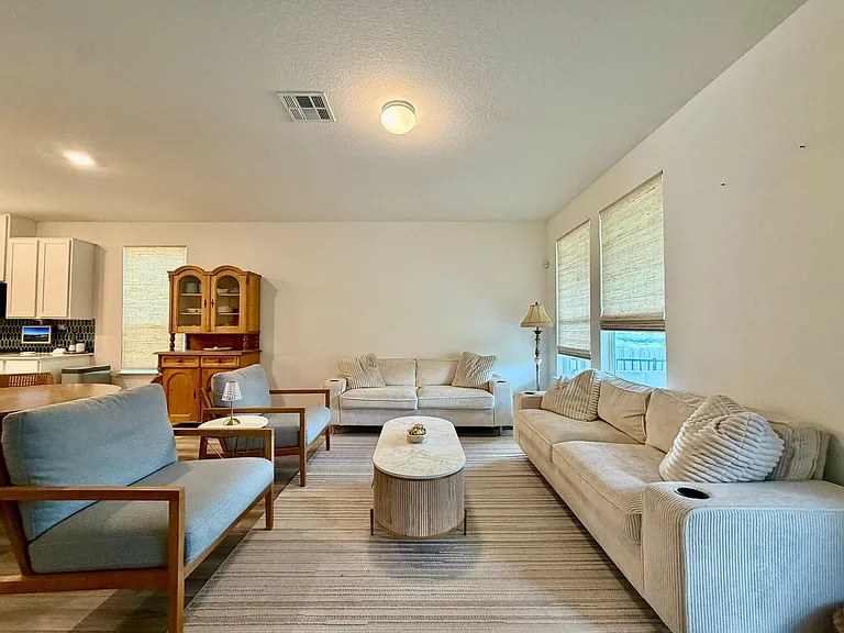 5024 Galvan Mnr — Photo 5