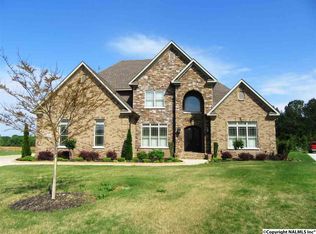 2610 Summerwind Dr SE, Decatur, AL 35603