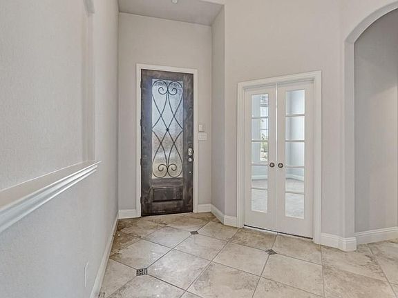 3rd image of 1307 Middleground Dr