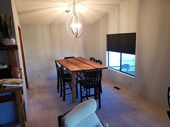 3rd image of 3041 Crestview Dr