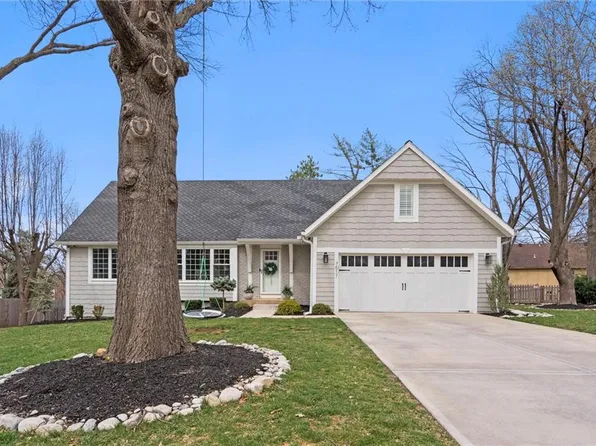 7517 Hauser Dr, Lenexa, KS 66216