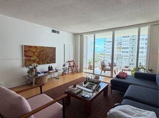 Del Prado Plaza, Aventura, FL 33160