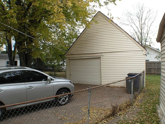 Detached Garage