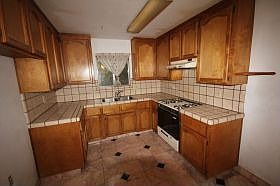 4th image of 132 E Clay St