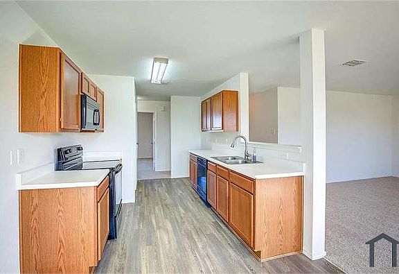 4th image of 605 Rosemary Dr