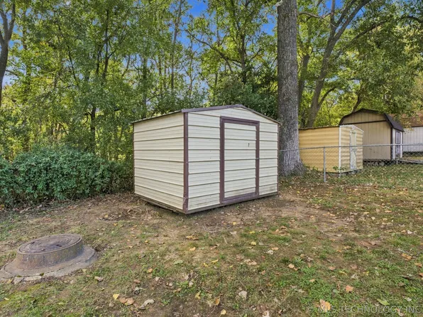 6140 W 42nd Pl, Tulsa, OK 74107