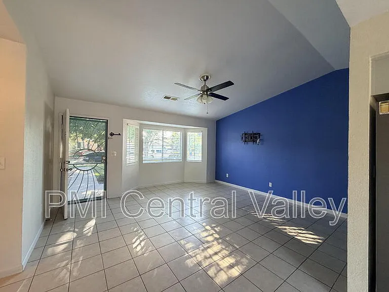 464 Lucas Ct — Photo 12