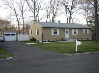 24 Helberg Rd, Springfield, MA 01128